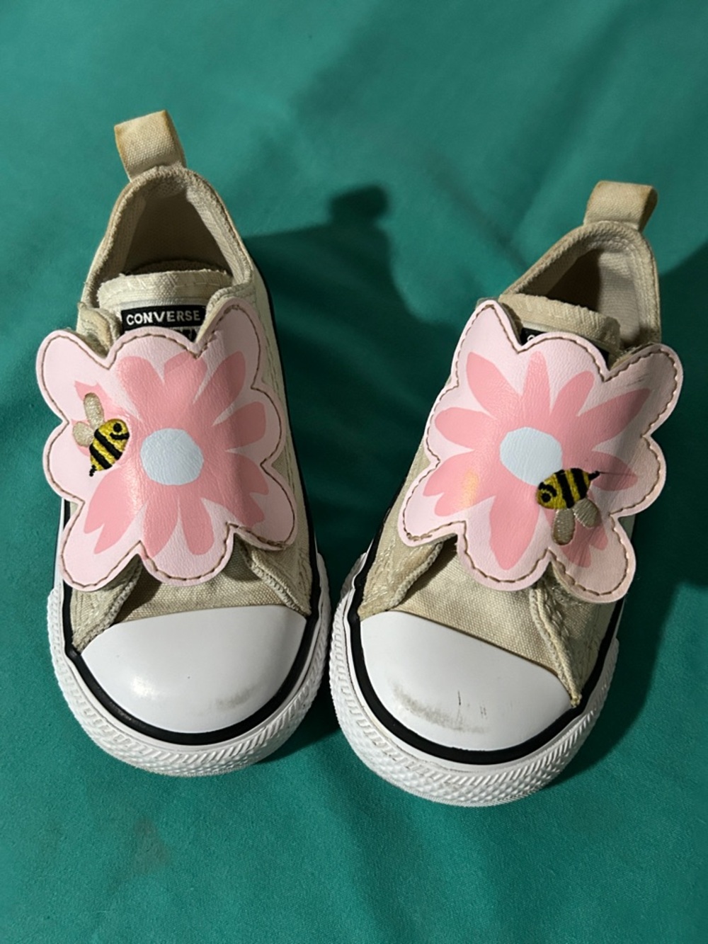 Converse Kids Velcro Sneakers with Pink Flower & Bee Appliqués SZ: 6
